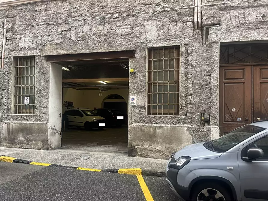 Immagine 1 di Garage in affitto  7a a Trieste