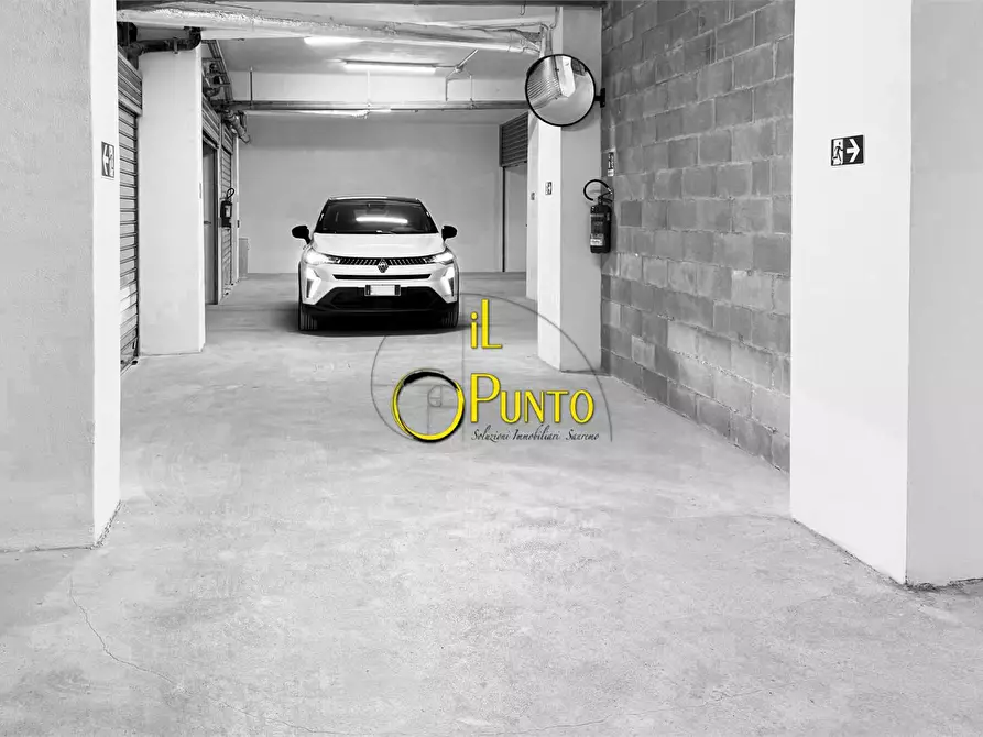 Immagine 3 di Garage in affitto  141 a San Remo
