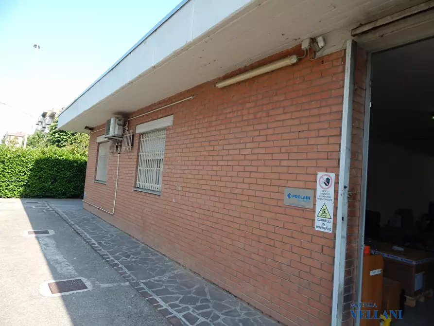 Immagine 4 di Capannone industriale in affitto  a Carpi