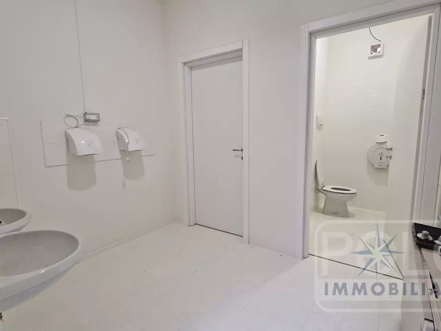 Immagine 3 di Capannone industriale in affitto  a Sona