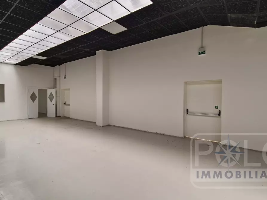 Immagine 9 di Capannone industriale in affitto  a Sona