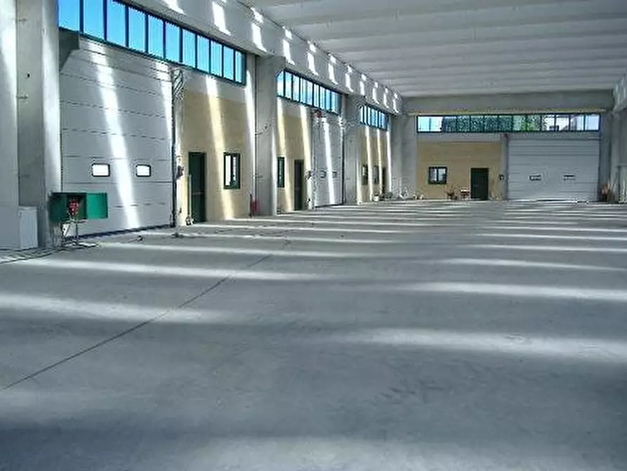 Immagine 1 di Capannone industriale in affitto  2 a Galbiate