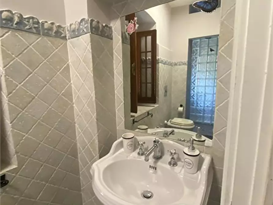 Immagine 7 di Casa semindipendente in affitto  a Ortonovo