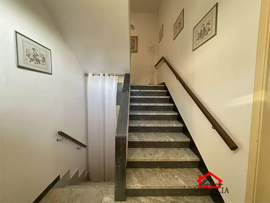 Immagine 6 di Villa in affitto  a Massa