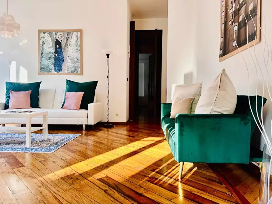 Immagine 2 di Villa in affitto  16A a Milano