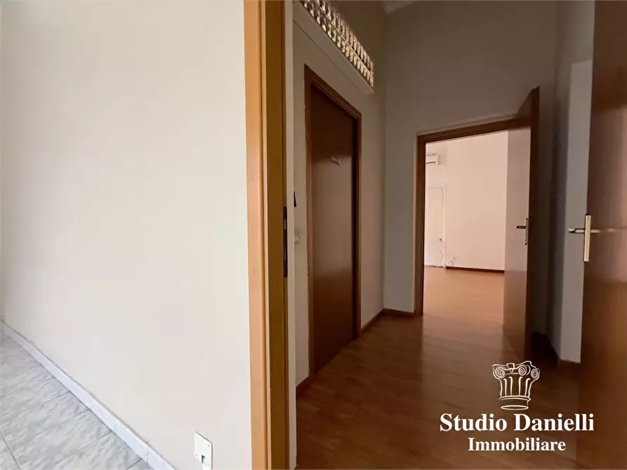 Immagine 6 di Negozio in affitto  177 a Seregno