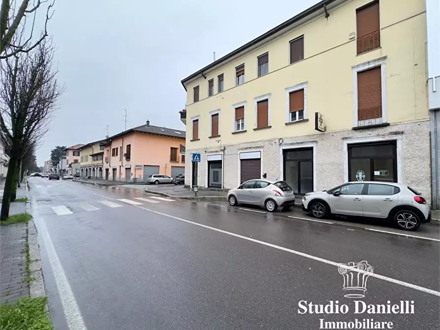 Immagine 1 di Negozio in affitto  181 a Seregno
