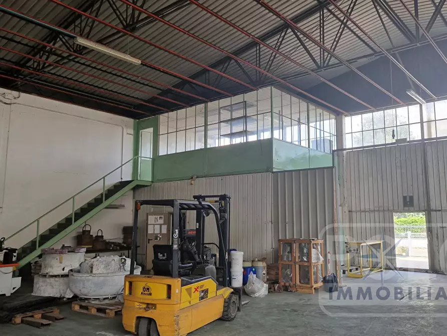Immagine 8 di Capannone industriale in affitto  a Sommacampagna
