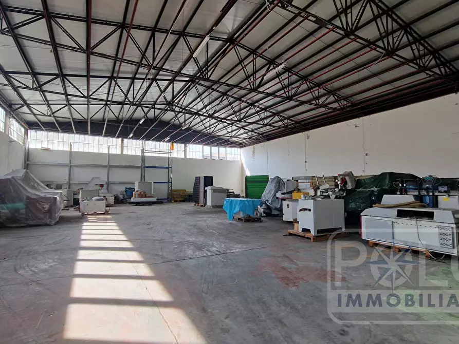 Immagine 10 di Capannone industriale in affitto  a Sommacampagna