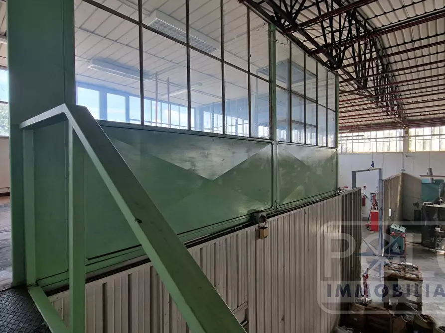 Immagine 9 di Capannone industriale in affitto  a Sommacampagna