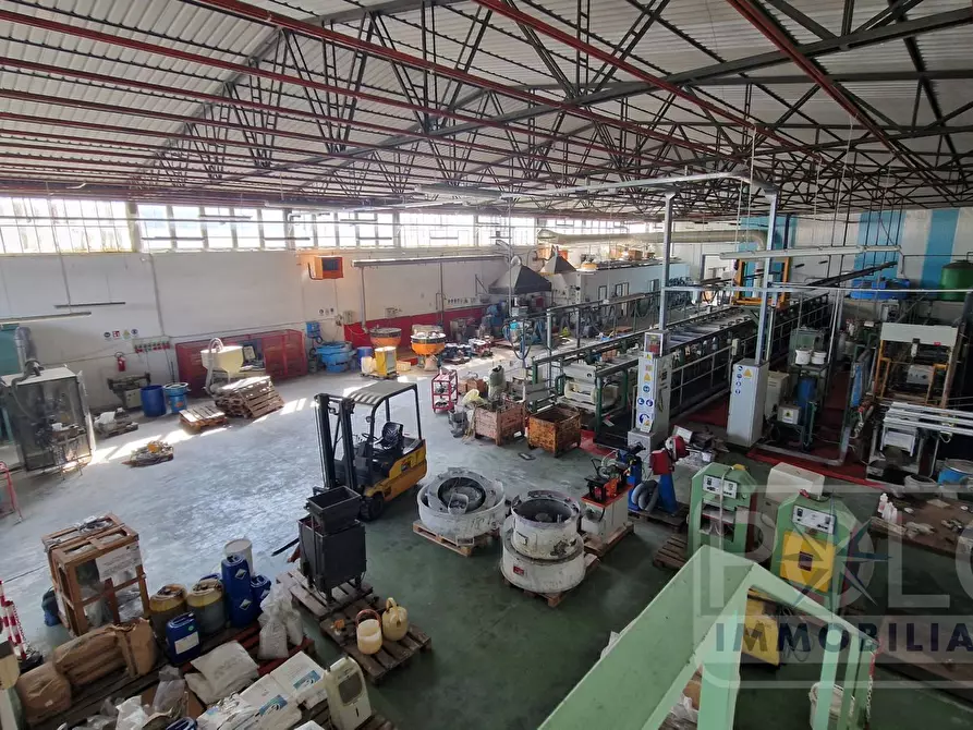 Immagine 1 di Capannone industriale in affitto  a Sommacampagna