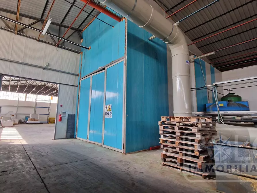 Immagine 5 di Capannone industriale in affitto  a Sommacampagna