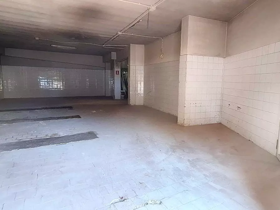 Immagine 2 di Magazzino in affitto  15 a Casoria