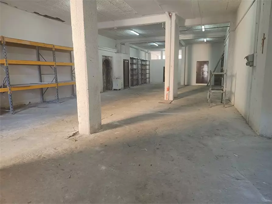 Immagine 1 di Magazzino in affitto  10 a Afragola