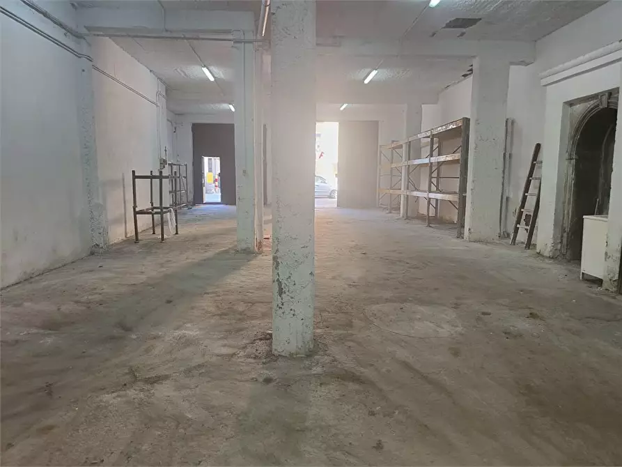 Immagine 2 di Magazzino in affitto  10 a Afragola