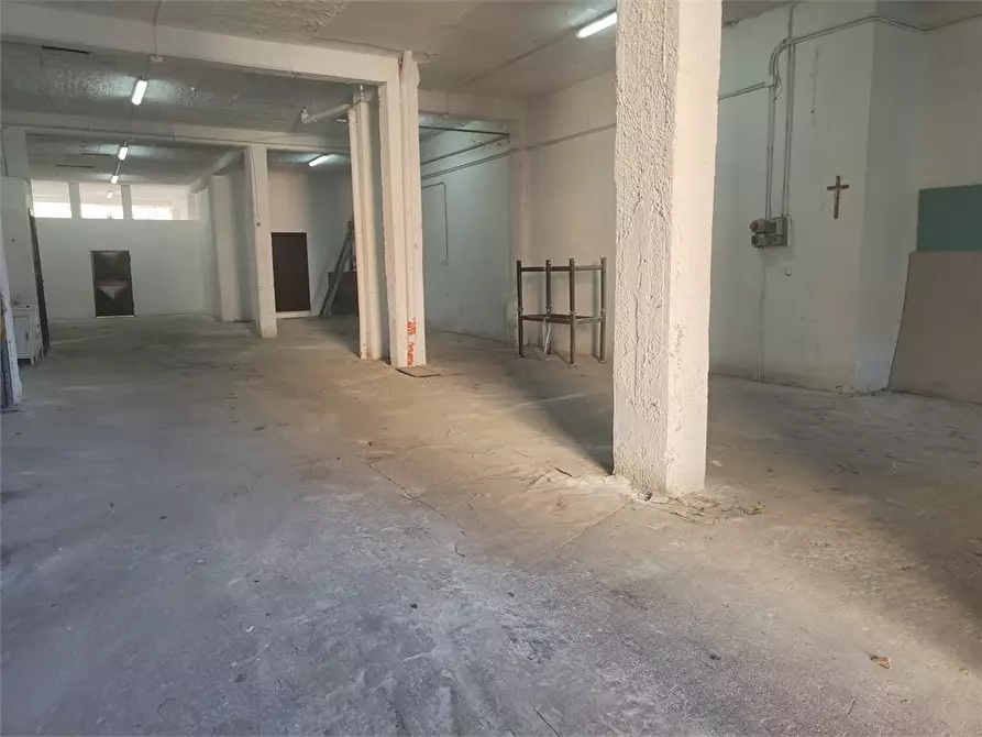 Immagine 3 di Magazzino in affitto  10 a Afragola