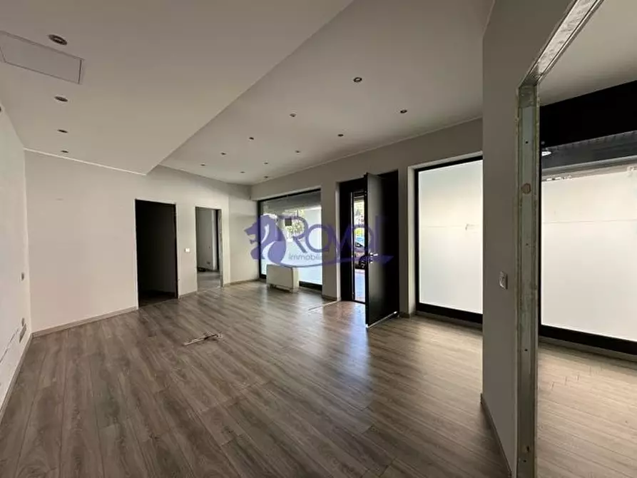 Immagine 3 di Negozio in affitto  a Parabiago