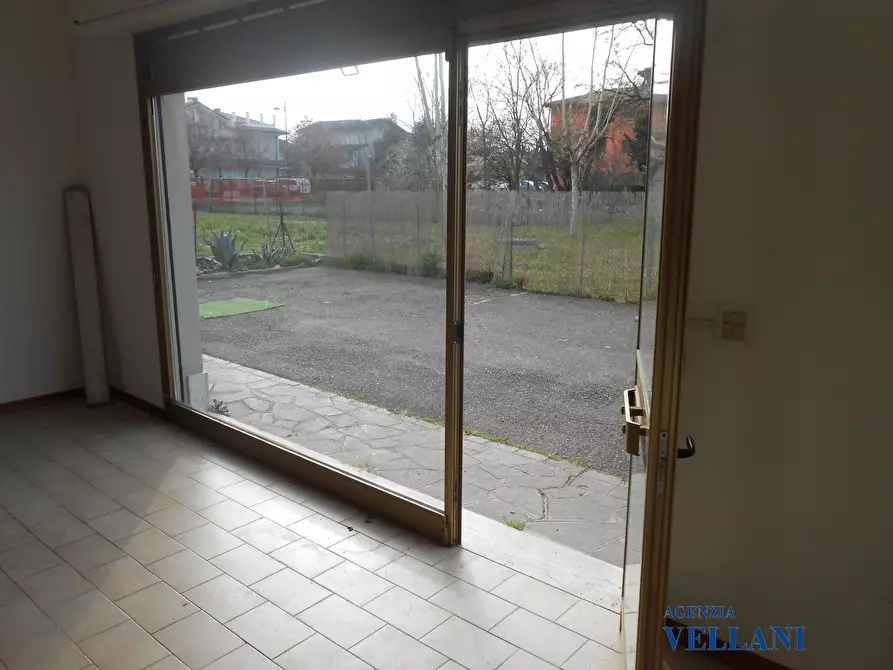 Immagine 2 di Attività artigianale in affitto  a Carpi