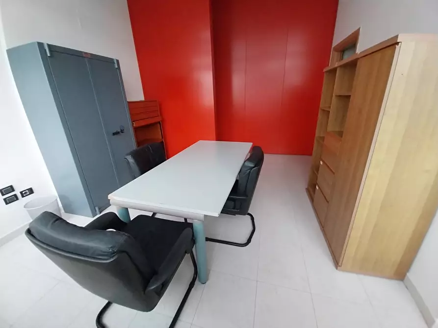 Immagine 9 di Negozio in affitto  a Marcianise