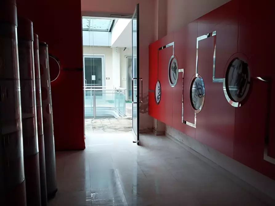 Immagine 4 di Negozio in affitto  a Marcianise