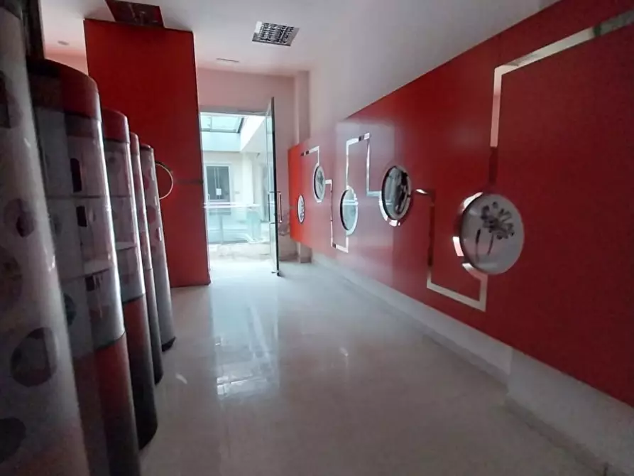 Immagine 5 di Negozio in affitto  a Marcianise