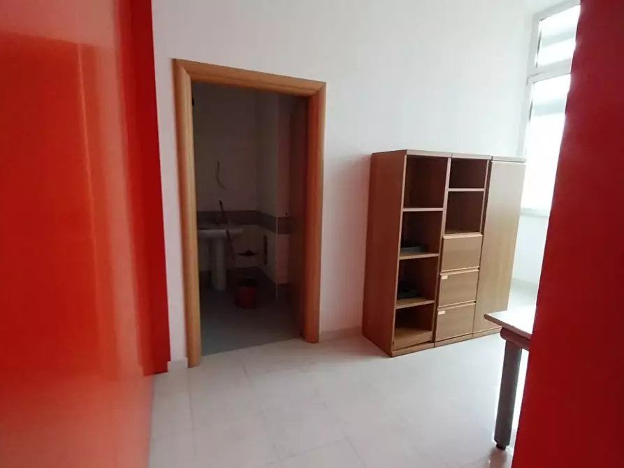 Immagine 10 di Negozio in affitto  a Marcianise