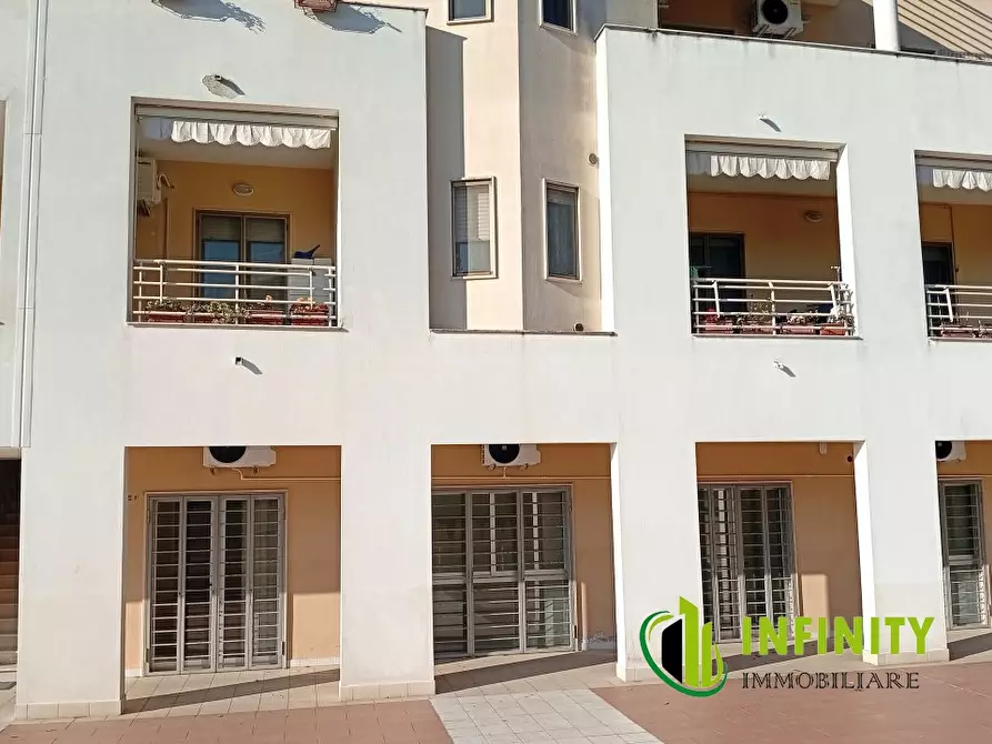 Immagine 2 di Negozio in affitto  82f a Matera