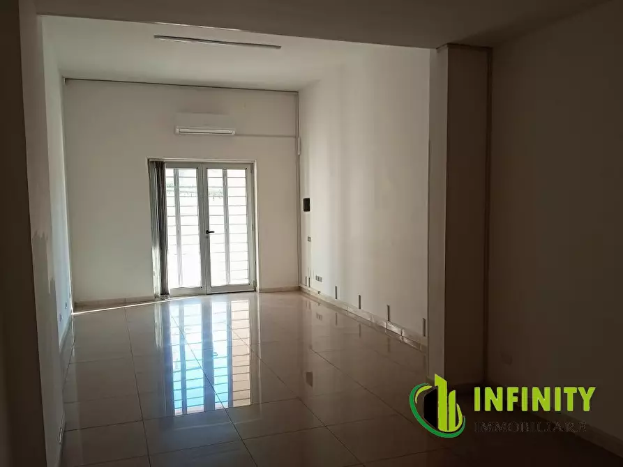 Immagine 9 di Negozio in affitto  82f a Matera