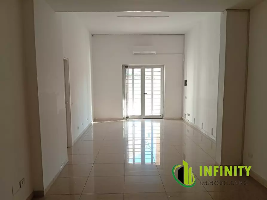 Immagine 6 di Negozio in affitto  82f a Matera