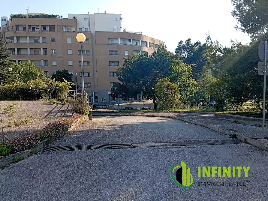 Immagine 4 di Negozio in affitto  82f a Matera