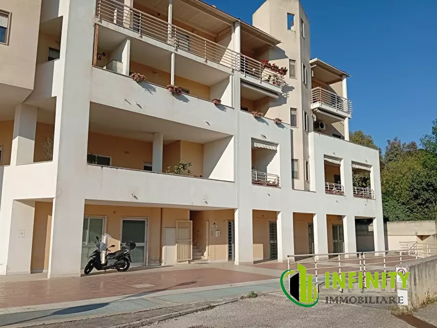 Immagine 1 di Negozio in affitto  82f a Matera