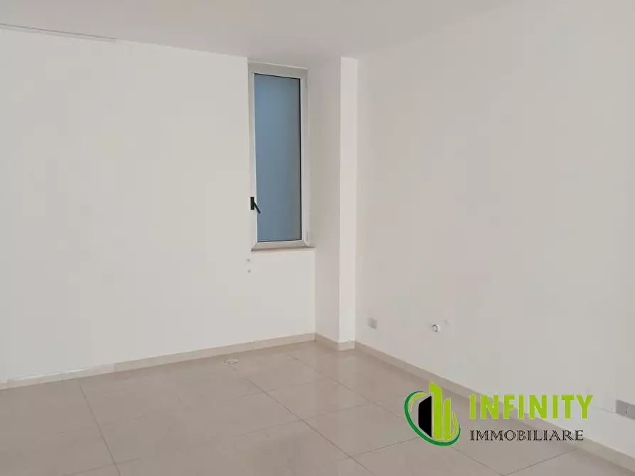 Immagine 8 di Negozio in affitto  82f a Matera