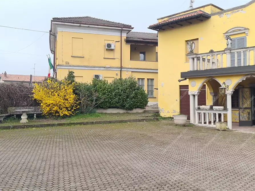 Immagine 5 di Negozio in affitto  2 a Vernate