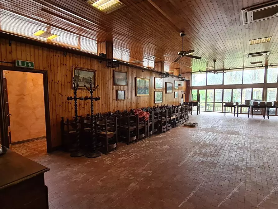 Immagine 10 di Negozio in affitto  2 a Vernate