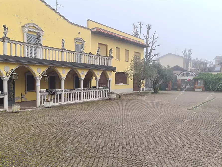 Immagine 4 di Negozio in affitto  2 a Vernate