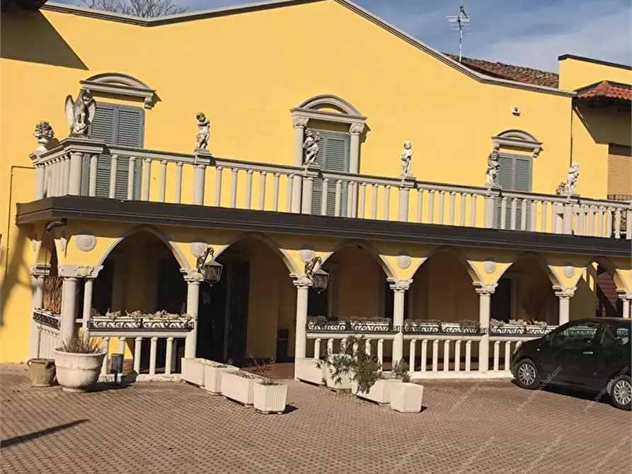 Immagine 2 di Negozio in affitto  2 a Vernate