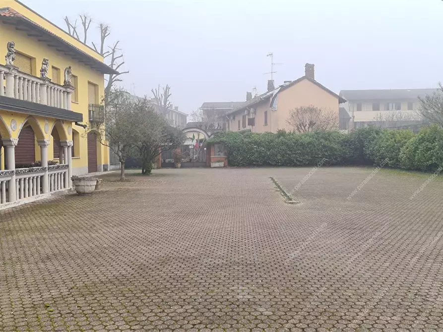 Immagine 6 di Negozio in affitto  2 a Vernate