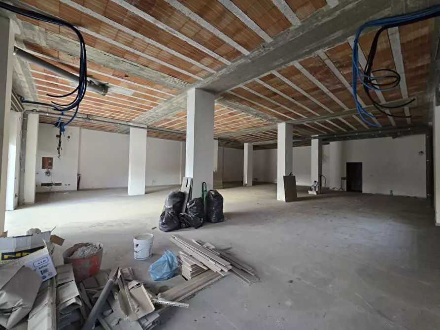 Immagine 5 di Negozio in affitto  60 a Volla