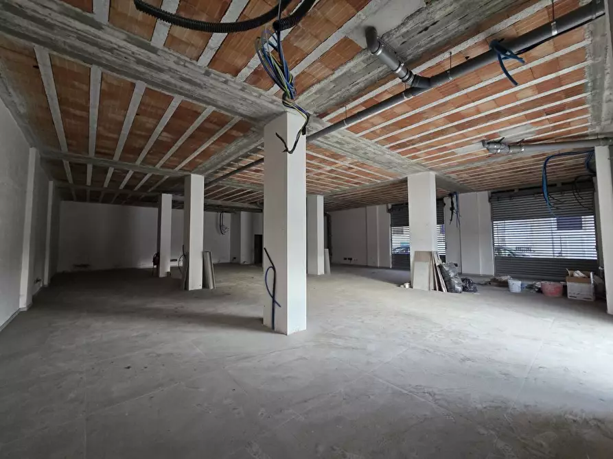 Immagine 4 di Negozio in affitto  60 a Volla