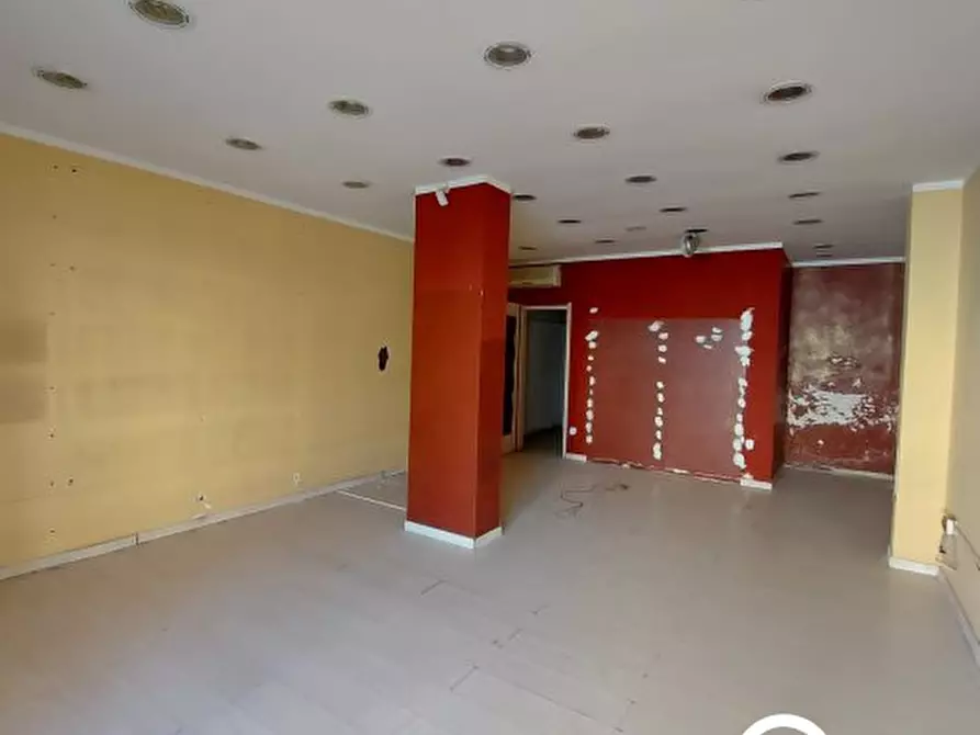 Immagine 4 di Negozio in affitto  a Caivano