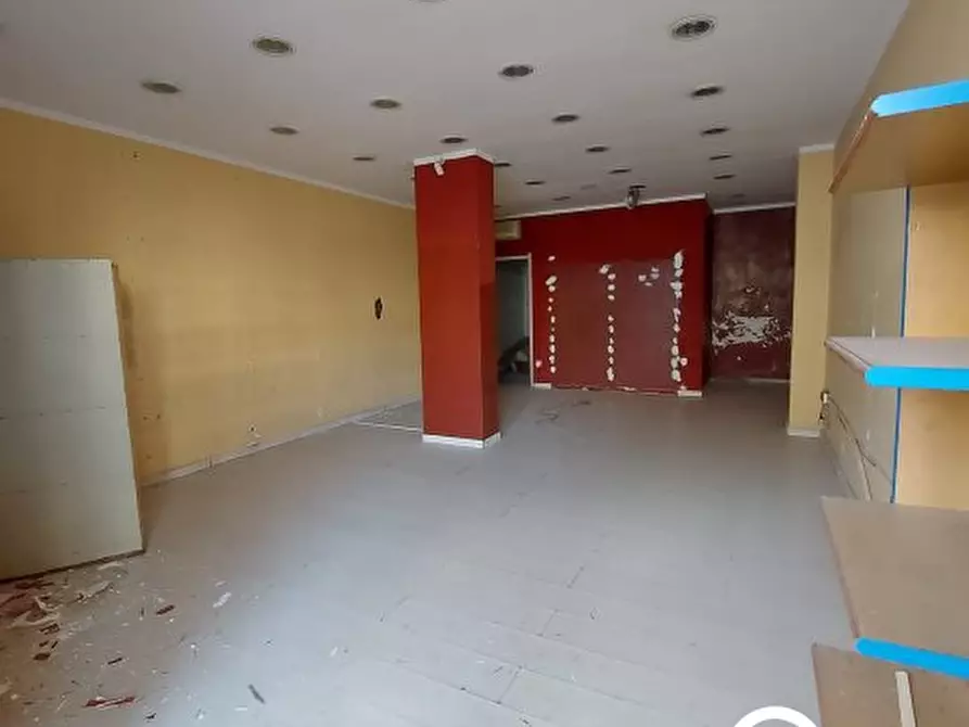 Immagine 3 di Negozio in affitto  a Caivano