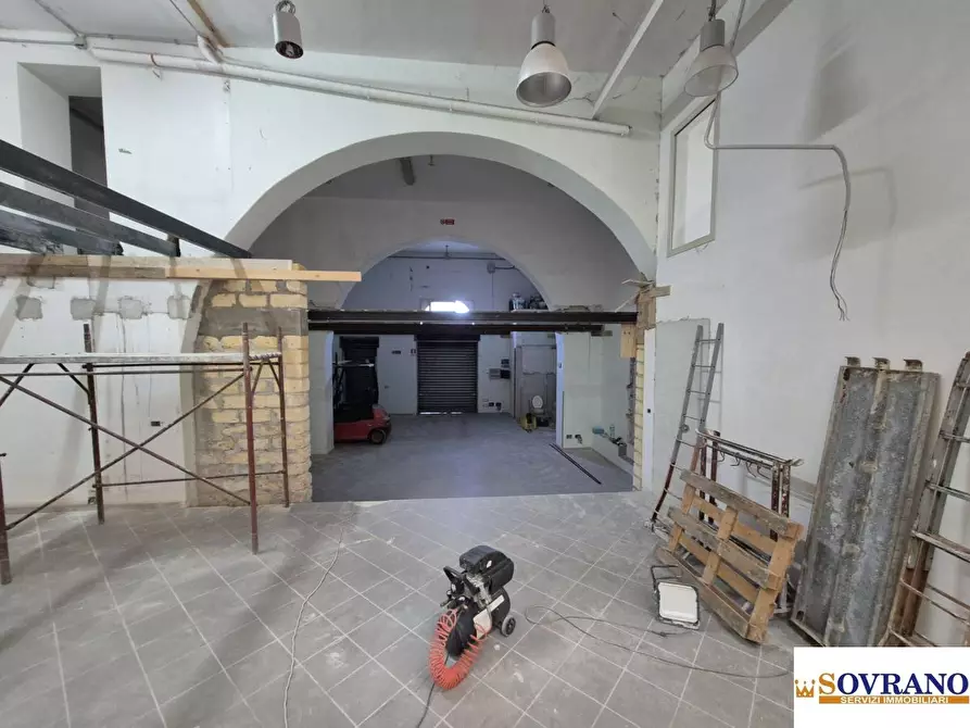 Immagine 4 di Negozio in affitto  a Carini