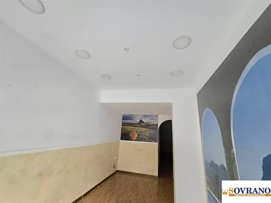 Immagine 5 di Negozio in affitto  a Palermo