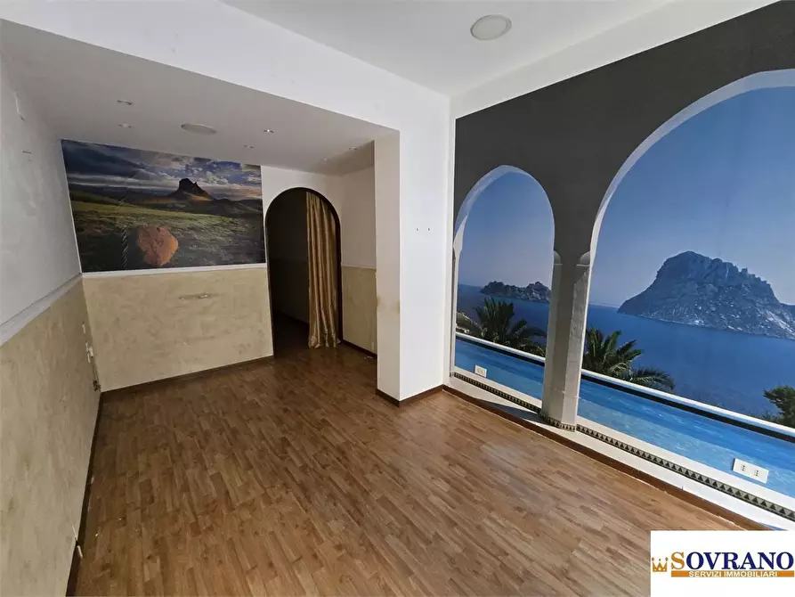 Immagine 4 di Negozio in affitto  a Palermo
