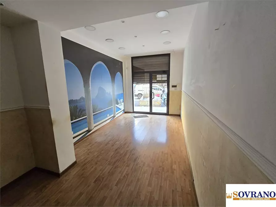 Immagine 2 di Negozio in affitto  a Palermo