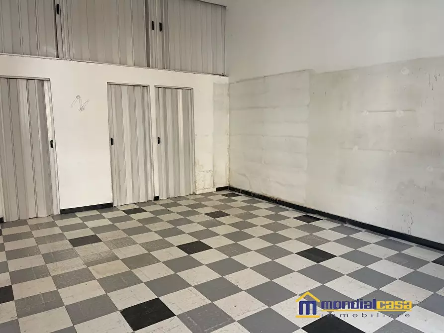Immagine 4 di Negozio in affitto  142 a Pachino