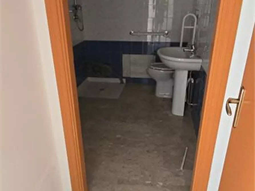 Immagine 7 di Negozio in affitto  a Alcamo