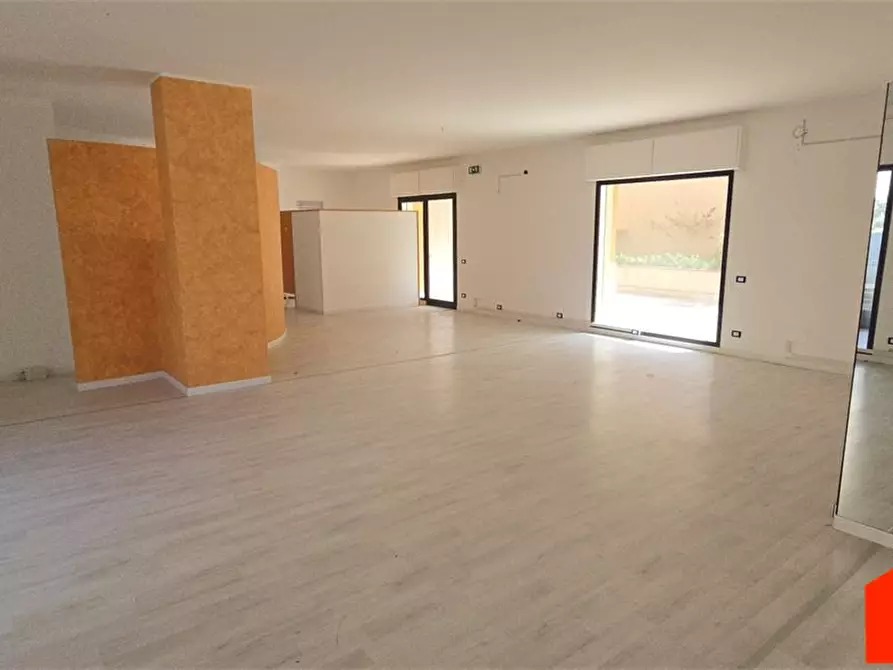 Immagine 1 di Negozio in affitto  a Alcamo