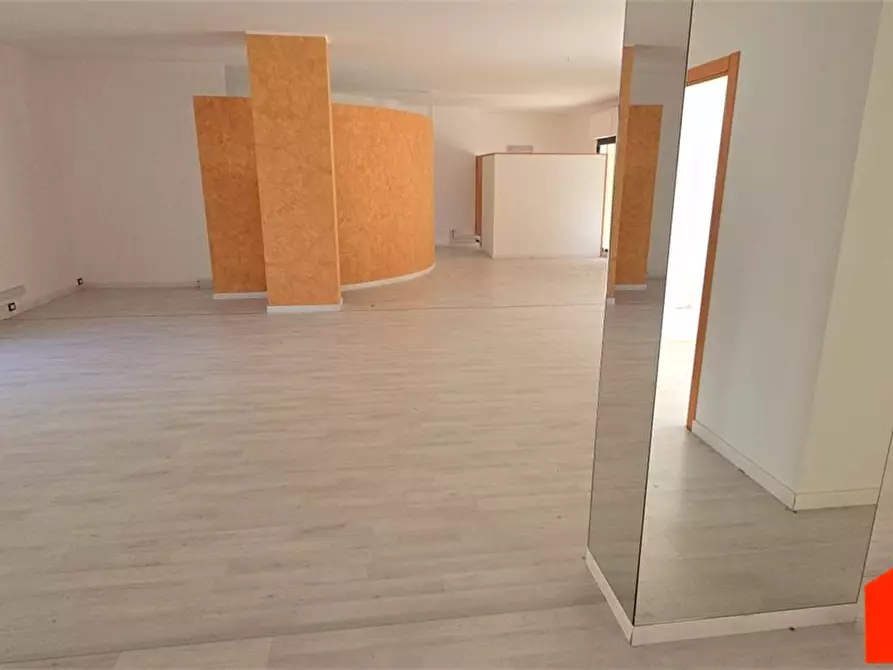 Immagine 6 di Negozio in affitto  a Alcamo