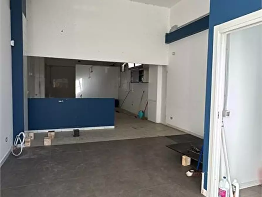 Immagine 6 di Negozio in affitto  a Alcamo
